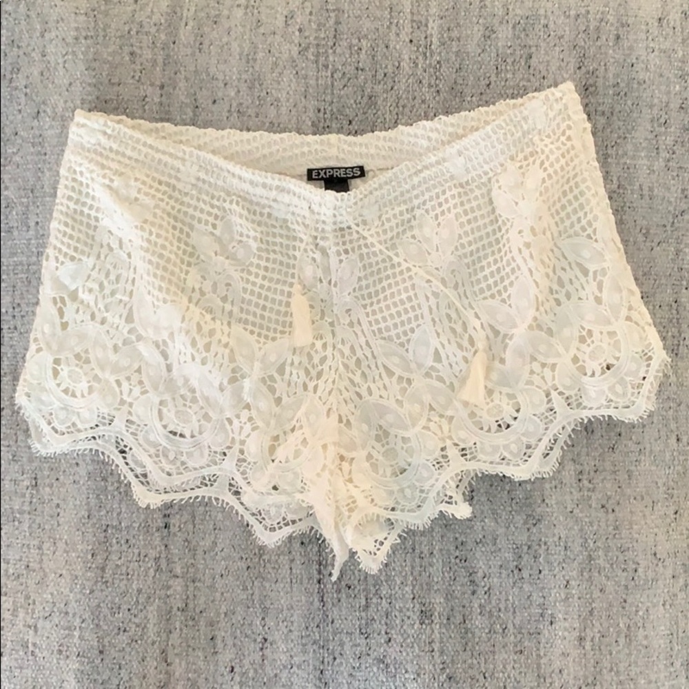 NWT! Cream/White Express shorts!